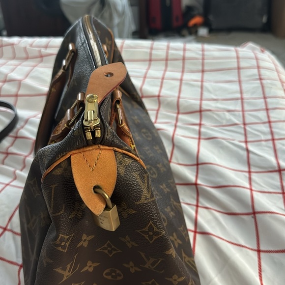 Authentic LV Speedy 30